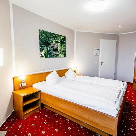 Отель Zum Goldenen Loewen Пайц