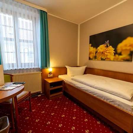 Zum Goldenen Loewen Отель 3*